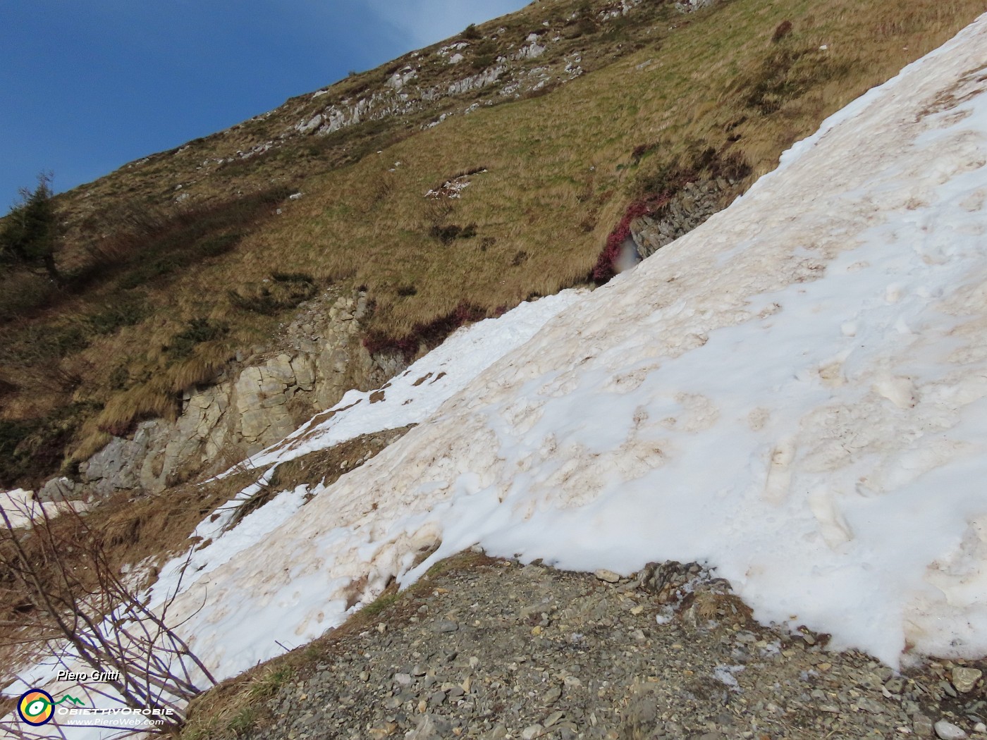 28 Attraverso con attenzione slavina con neve piuttosto ghiacciata .JPG